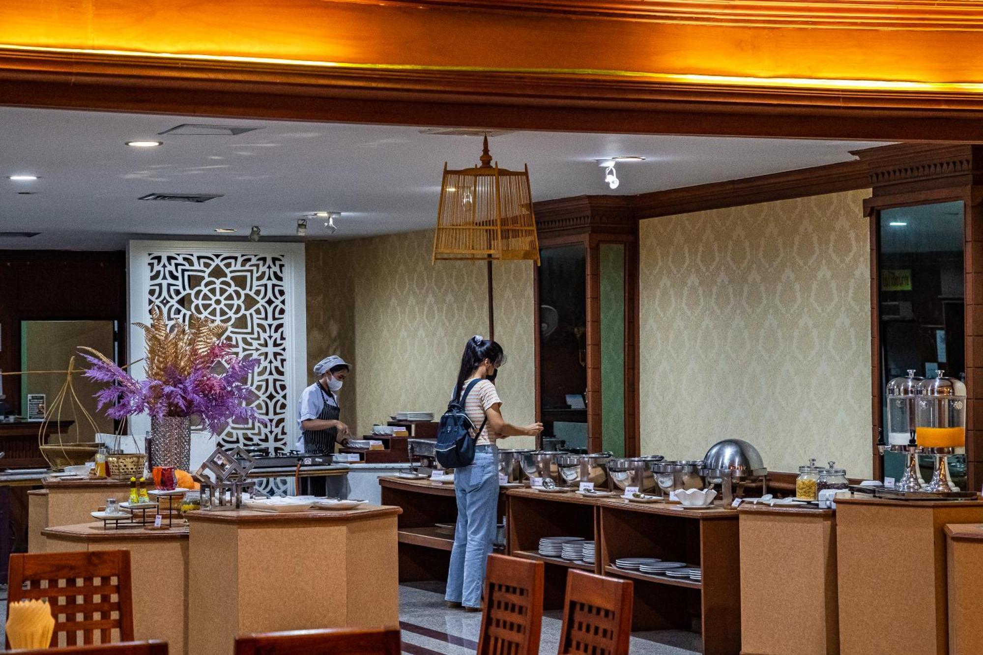 Thong Tarin Hotel Surin Dış mekan fotoğraf